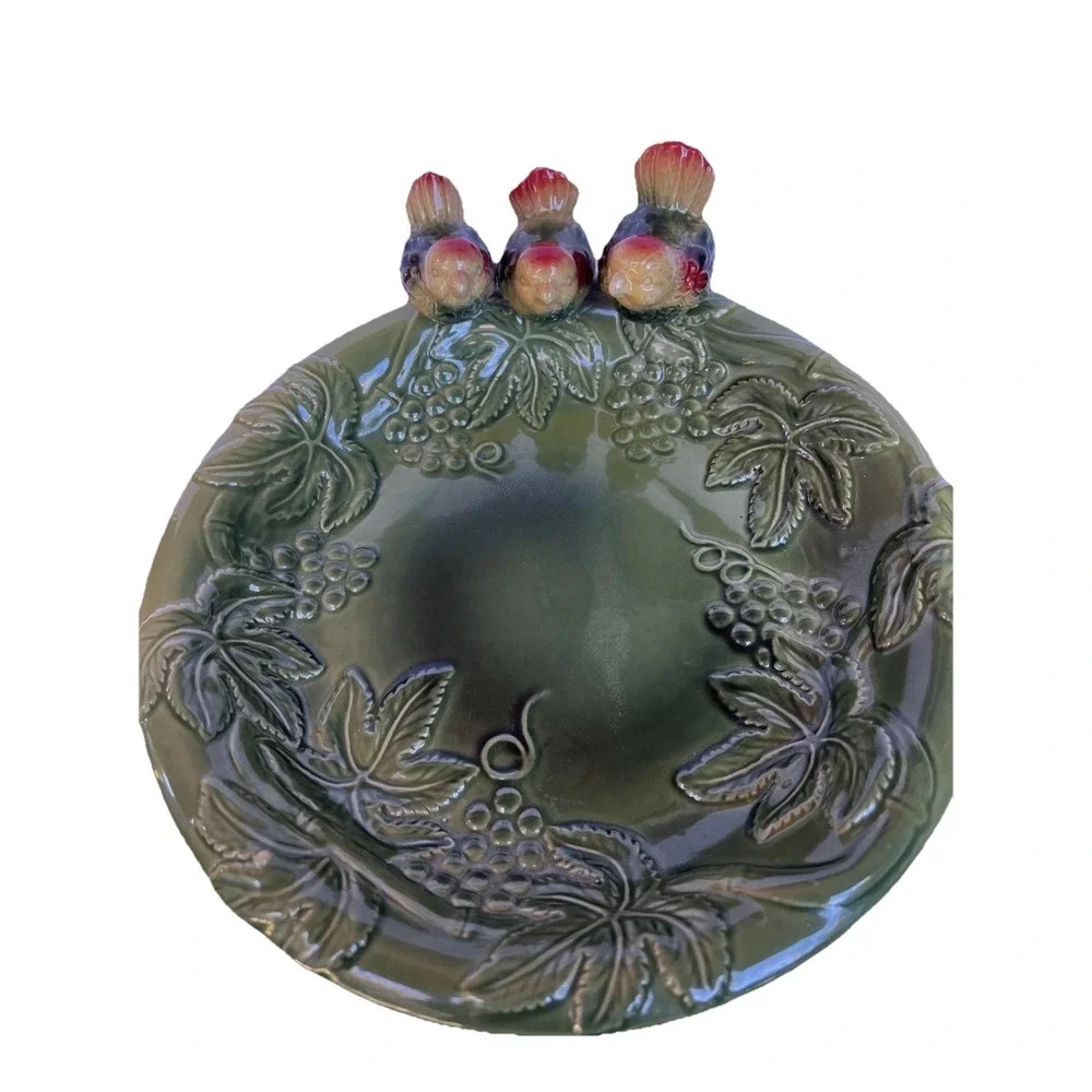 VTG Ceramic Pedestal Bird Bath Feeder 3 Birds Grapevine Bowl 10